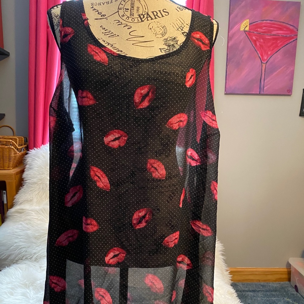 Sleeveless sheer blouse